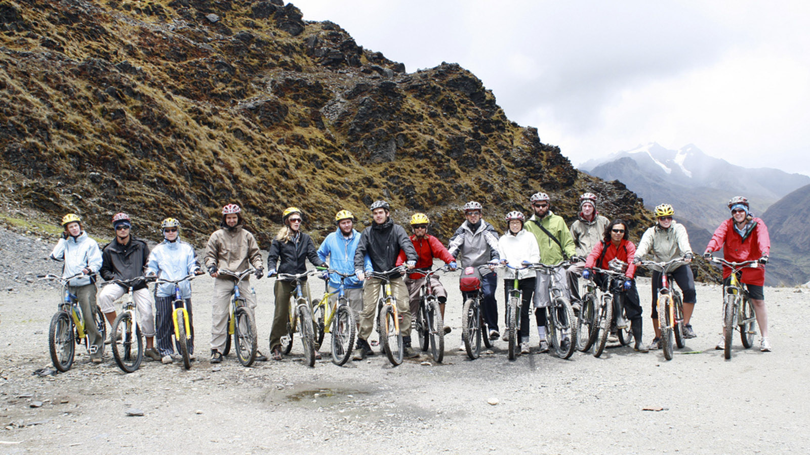 Foto 1 de  Inca Jungle biking to Machu Picchu
